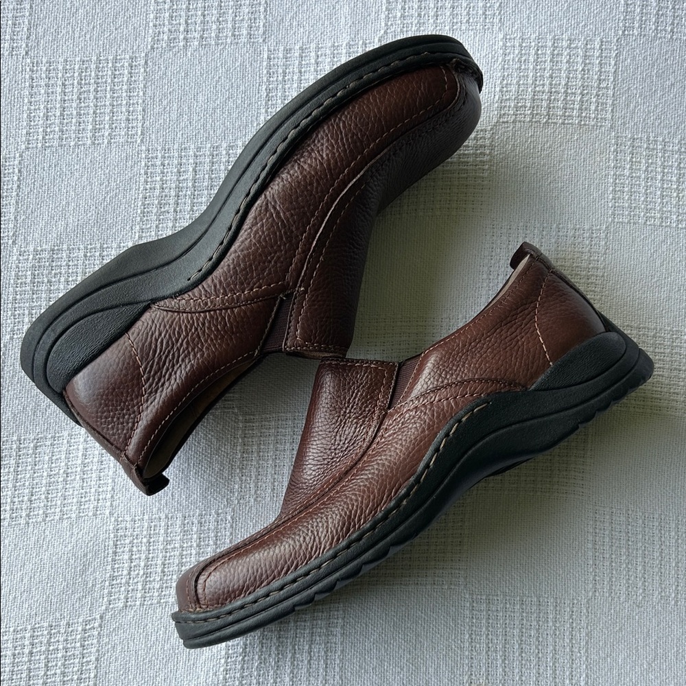 Mens Clarks Brown Leather slip on shoe size 10W